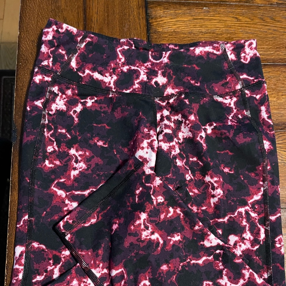 Old Navy active sz M capris